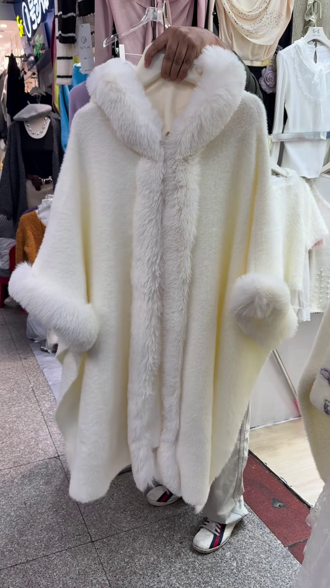 Elegant Winter Faux Fur Poncho & Cape Set ❄️✨ - Image 2